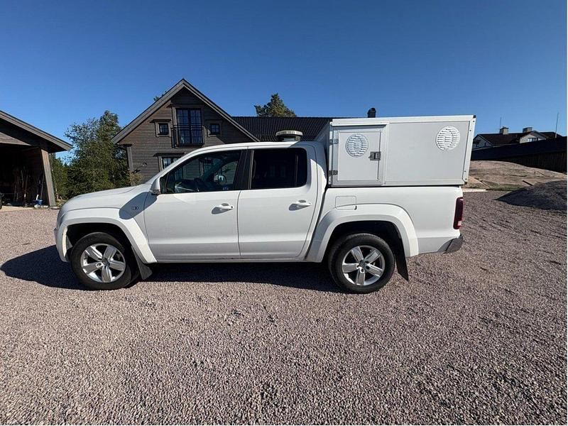 Vit Begagnad 2018 VW Amarok Highline Pickup | 312 500 kr (Marknadspris) - Bild 1/4