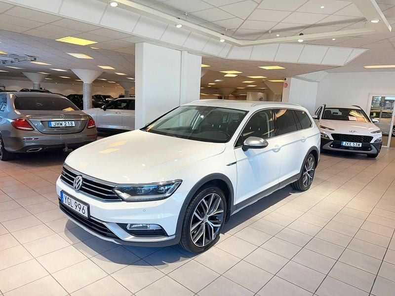 Vit Begagnad 2016 VW Passat Alltrack GTS Kombi | 219 900 kr (Marknadspris) - Bild 1/4