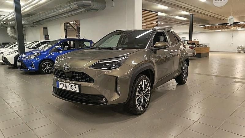 Grön Begagnad 2024 Toyota Yaris Cross Style SUV | 363 900 kr (Dyr) - Bild 1/3