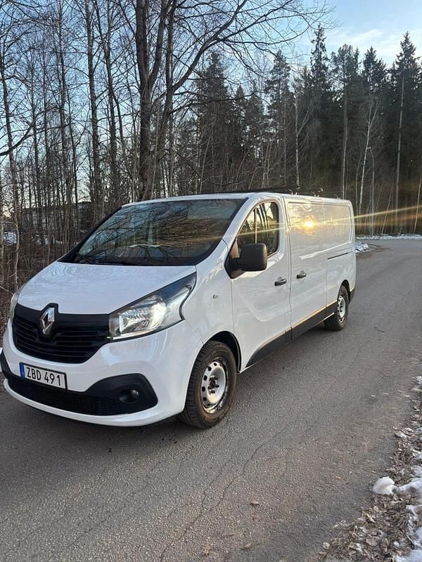 Begagnad 2018 Renault Trafic Minibuss | 140 000 kr (Bra pris) - Bild 1/4