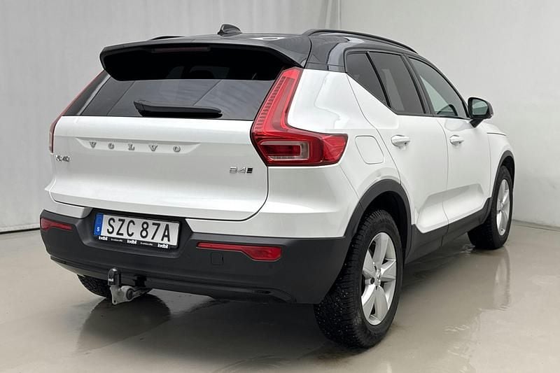 Begagnad Volvo XC40 R-Design 197 HK (144 kW) 2022 Vit SUV