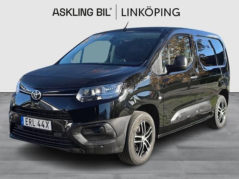 Svart Begagnad 2021 Toyota Proace City Van | 199 000 kr (Marknadspris) - Bild 1/4