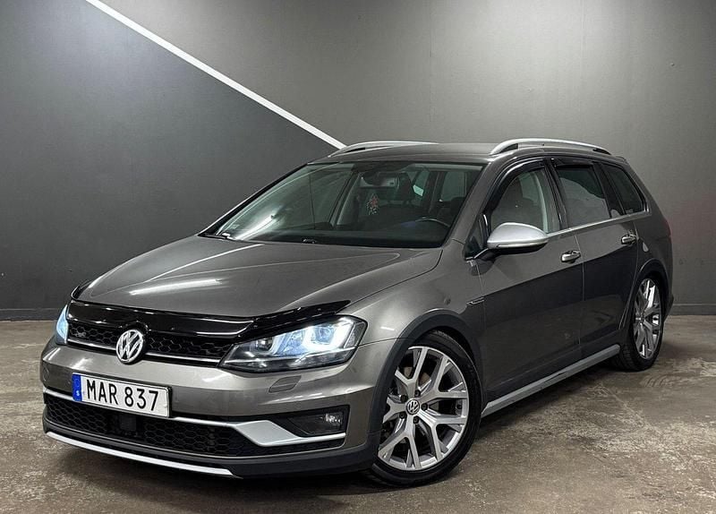 Grå Begagnad 2015 VW Golf Alltrack Kombi | 109 900 kr (Marknadspris) - Bild 1/4