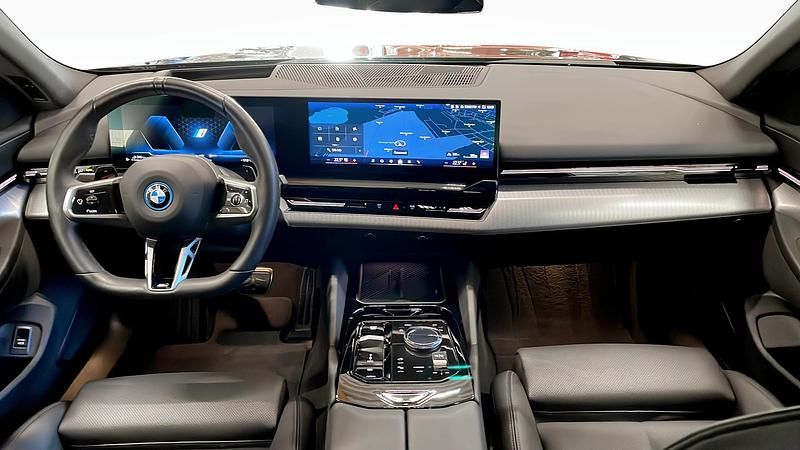 Begagnad BMW 530e M Sport 190 HK (139 kW) 2024 Svart Kombi