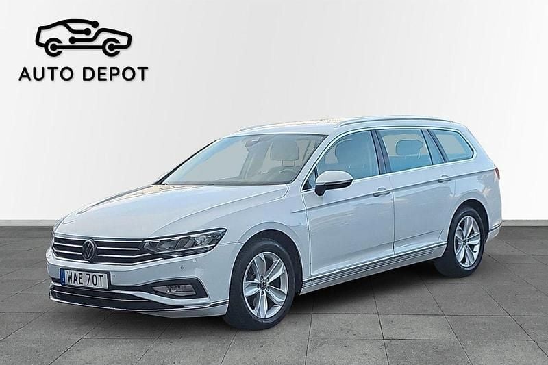 Vit Begagnad 2022 VW Passat GT Kombi | 169 000 kr - Bild 1/4