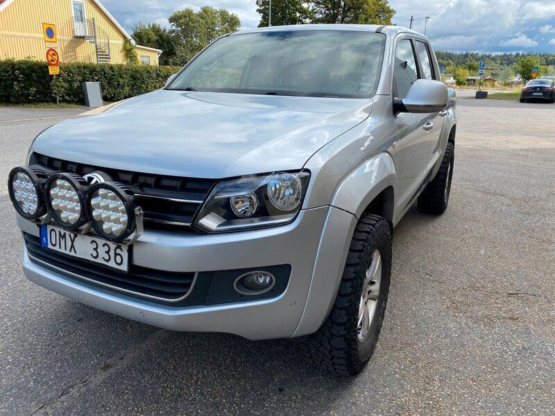 Silver Begagnad 2013 VW Amarok Pickup | 198 900 kr - Bild 1/4