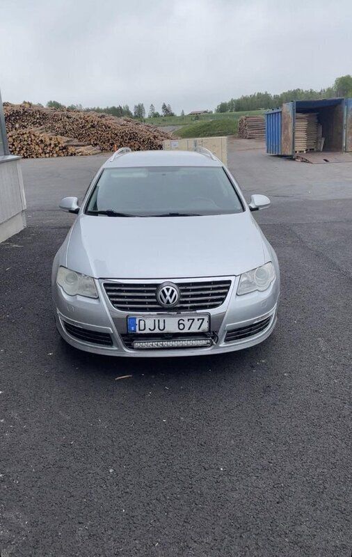Silver Begagnad 2009 VW Passat Sportline Kombi | 21 000 kr (Marknadspris) - Bild 1/4