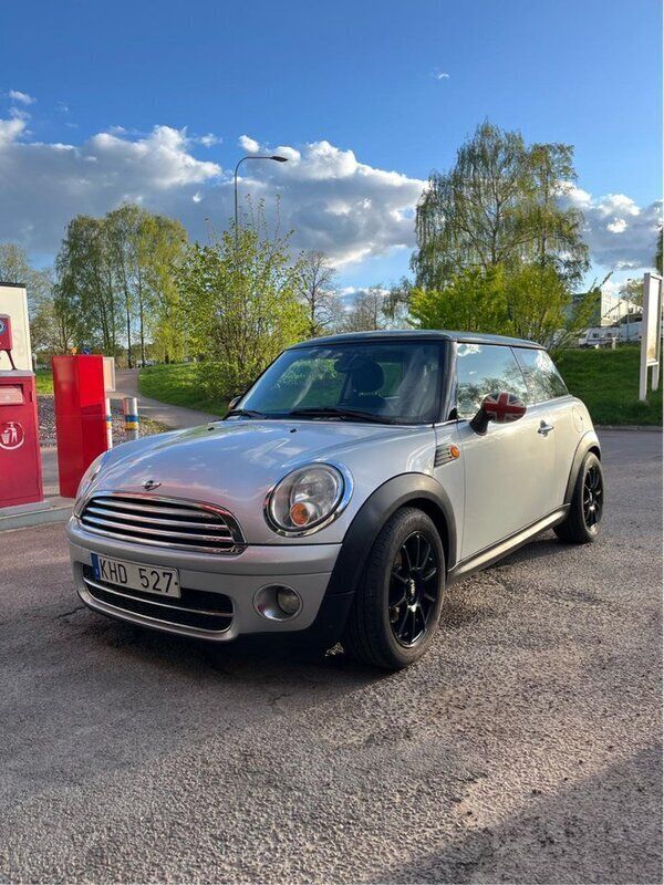 Grå Begagnad 2010 Mini Cooper D Halvkombi | 51 000 kr (Bra pris) - Bild 1/4