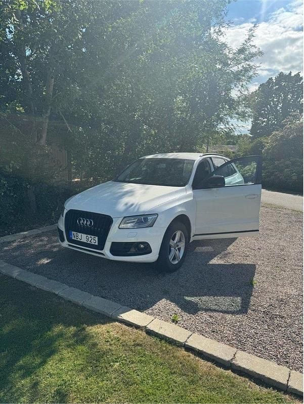 Vit Begagnad 2013 Audi Q5 Design SUV | 139 000 kr (Bra pris) - Bild 1/4