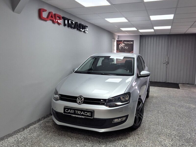 Silver Begagnad 2013 VW Polo Halvkombi | 69 900 kr (Lite dyr) - Bild 1/4