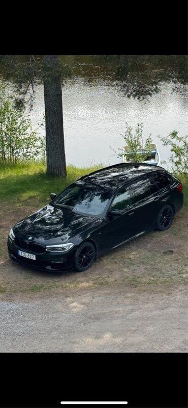 Svart Begagnad 2018 BMW 530 M Sport Kombi | 339 000 kr (Marknadspris) - Bild 1/4