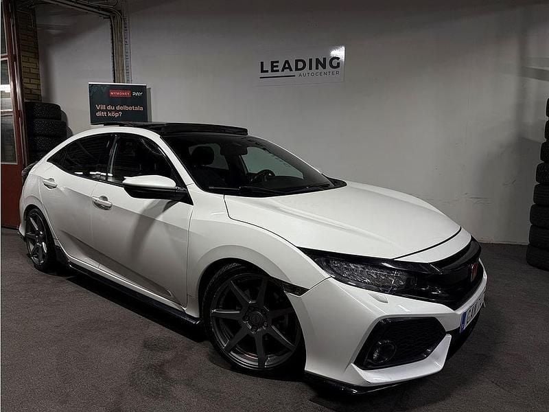 Vit Begagnad 2018 Honda Civic Halvkombi | 179 900 kr (Bra pris) - Bild 1/4