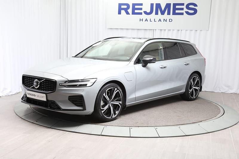 Grå Begagnad 2024 Volvo V60 Ultra Kombi | 549 500 kr - Bild 1/4