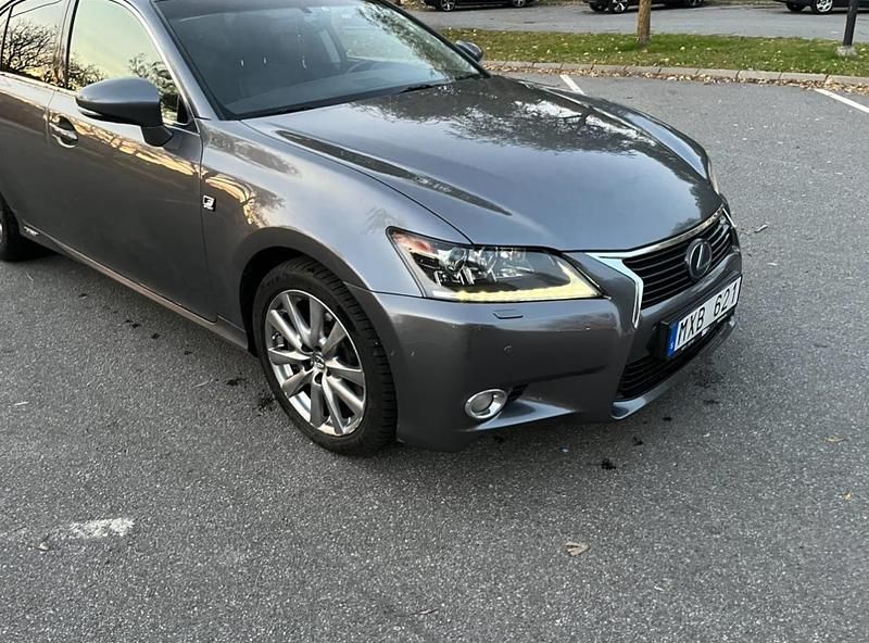 Grå Begagnad 2012 Lexus GS450H Executive Line Sedan | 175 000 kr - Bild 1/4