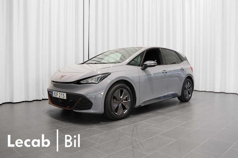 Ljusgrå (vapor grey) Begagnad 2022 Cupra Born Halvkombi | 259 500 kr (Marknadspris) - Bild 1/4