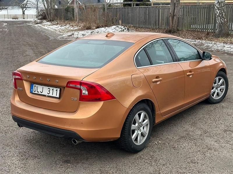 Begagnad Volvo S60 205 HK (150 kW) 2011 Saffran Sedan