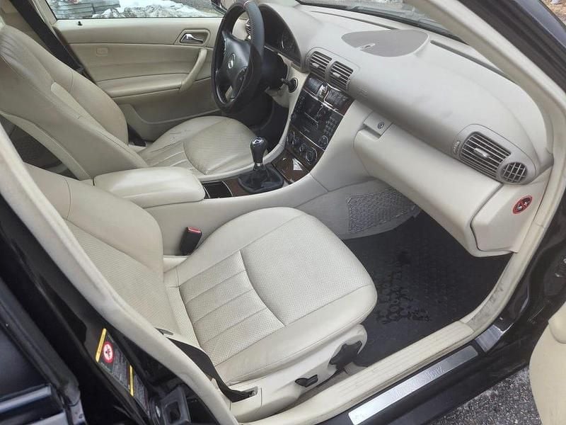 Begagnad Mercedes C180 143 HK (105 kW) 2006 Svart met