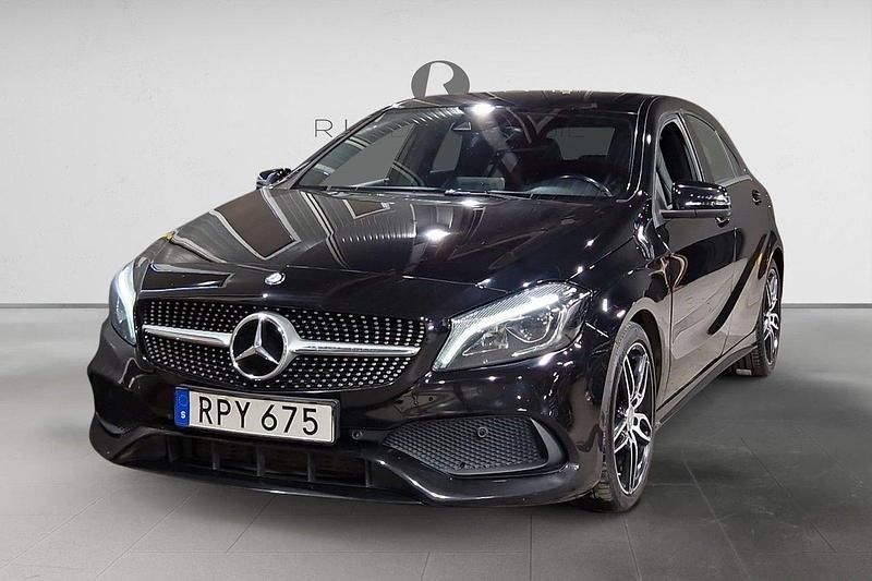 Svart Begagnad 2016 Mercedes A200 AMG Halvkombi | 164 900 kr (Marknadspris) - Bild 1/3
