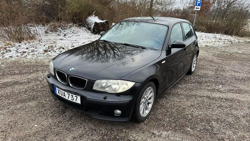 Svart Begagnad 2006 BMW 116 Halvkombi | 37 500 kr (Dyr) - Bild 1/4