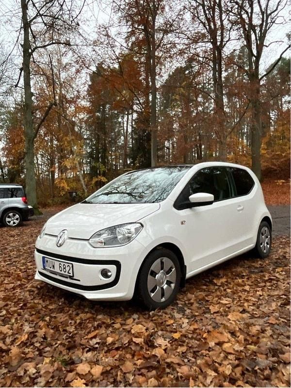 Vit Begagnad 2012 VW up! high up! Halvkombi | 49 800 kr (Bra pris) - Bild 1/4