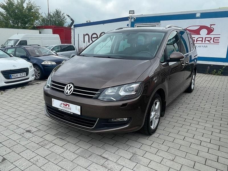 Brun Begagnad 2011 VW Sharan Minibuss | 74 900 kr (Marknadspris) - Bild 1/4