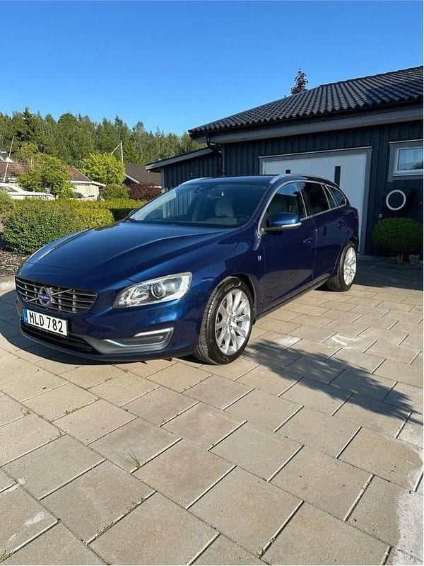 Begagnad 2015 Volvo V60 Ocean Race Kombi | 159 000 kr - Bild 1/4