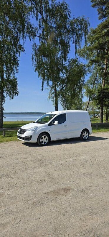 Vit Begagnad 2016 Peugeot Partner Minibuss | 55 000 kr (Marknadspris) - Bild 1/2