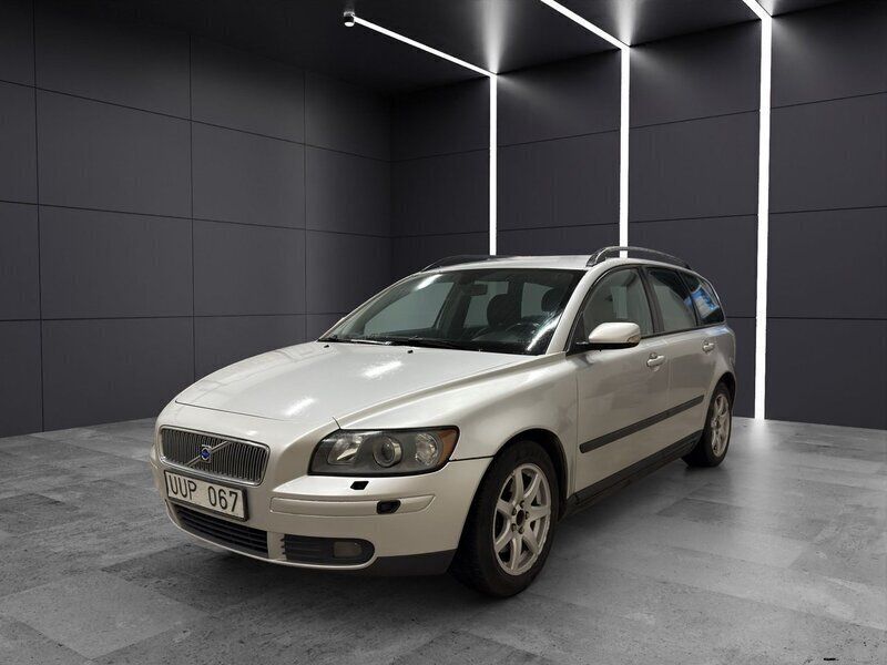 Ljusgrå Begagnad 2004 Volvo V50 Kombi | 24 900 kr (Dyr) - Bild 1/4