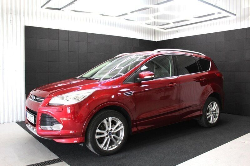Röd Begagnad 2015 Ford Kuga Titanium X SUV | 139 000 kr (Marknadspris) - Bild 1/4