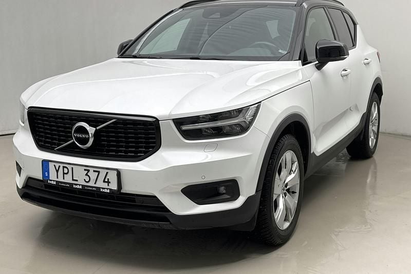 Vit Begagnad 2019 Volvo XC40 R-Design SUV | 290 000 kr (Marknadspris) - Bild 1/4
