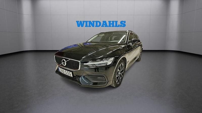 Svart Begagnad 2021 Volvo V60 Momentum Kombi | 219 900 kr (Marknadspris) - Bild 1/4