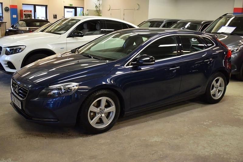 Begagnad Volvo V40 Momentum 150 HK (110 kW) 2014 Blå Kombi