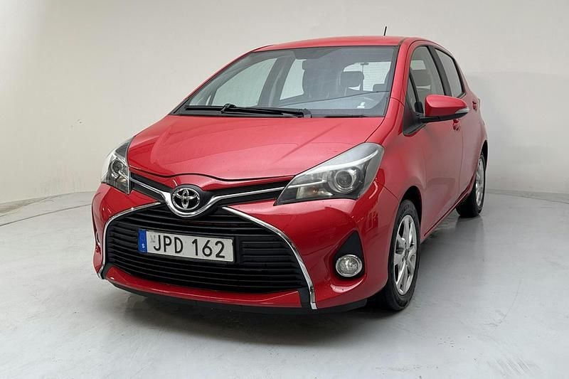 Röd Begagnad 2015 Toyota Yaris Active | 70 000 kr (Marknadspris) - Bild 1/4