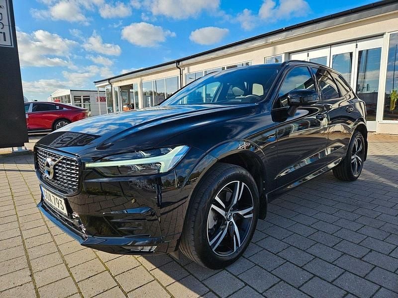 Svart Begagnad 2021 Volvo XC60 R-Design SUV | 419 000 kr (Marknadspris) - Bild 1/4