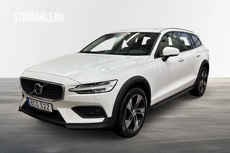 Vit Begagnad 2021 Volvo V60 CC Kombi | 359 000 kr (Marknadspris) - Bild 1/4