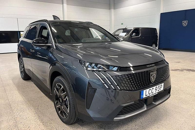 Grå Ny 2025 Peugeot 5008 GTi Minibuss | 449 800 kr (Marknadspris) - Bild 1/4