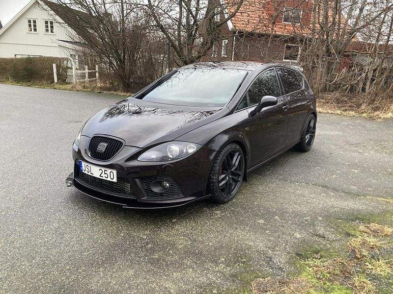 Svart Begagnad 2009 Cupra Leon Halvkombi | 75 000 kr - Bild 1/4