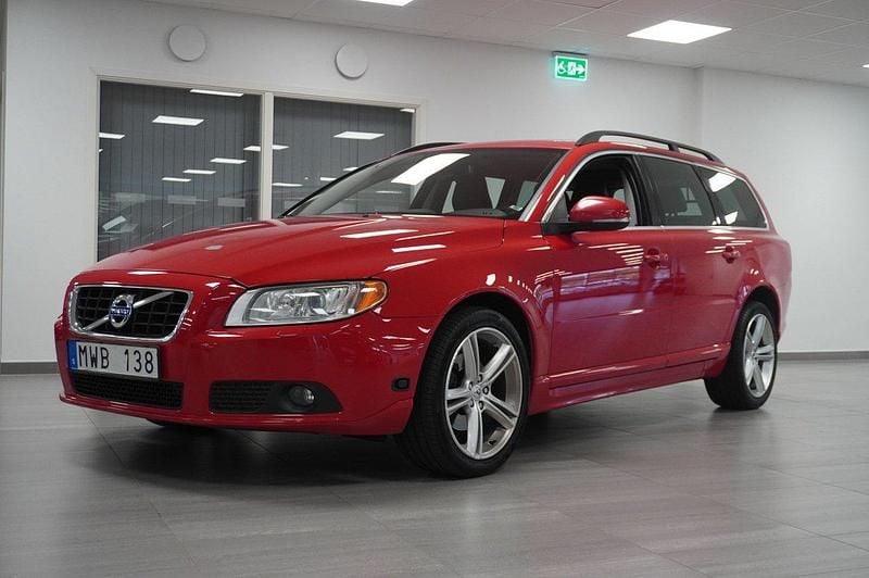 Röd Begagnad 2012 Volvo V70 Momentum Kombi | 114 800 kr (Lite dyr) - Bild 1/4