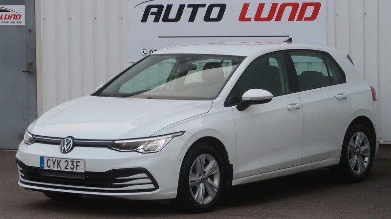 Vit Begagnad 2023 VW Golf VIII Halvkombi | 189 900 kr (Marknadspris) - Bild 1/4