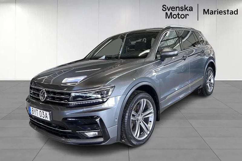 Grå Begagnad 2018 VW Tiguan Allspace R-line SUV | 319 900 kr (Marknadspris) - Bild 1/4