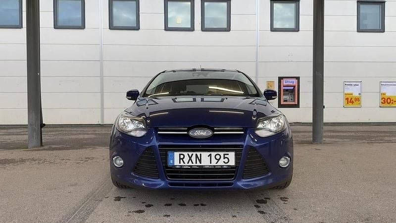 Blå Begagnad 2014 Ford Focus Titanium Kombi | 59 900 kr (Bra pris) - Bild 1/4