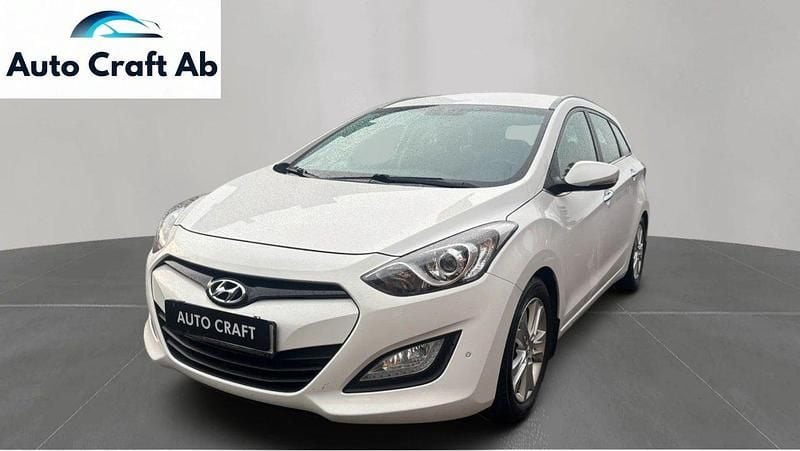 Vit Begagnad 2012 Hyundai i30 Kombi | 74 900 kr (Marknadspris) - Bild 1/3