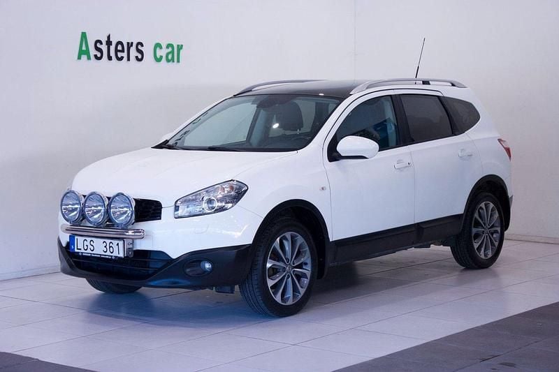 Vit Begagnad 2011 Nissan Qashqai +2 SUV | 59 900 kr (Marknadspris) - Bild 1/4