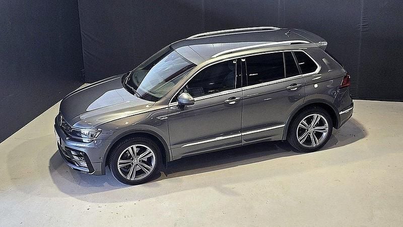 Grå Begagnad 2019 VW Tiguan GT SUV | 289 000 kr (Marknadspris) - Bild 1/4