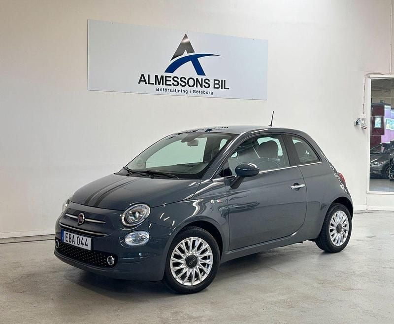 Grå Begagnad 2018 Fiat 500 Lounge Halvkombi | 69 900 kr (Marknadspris) - Bild 1/4