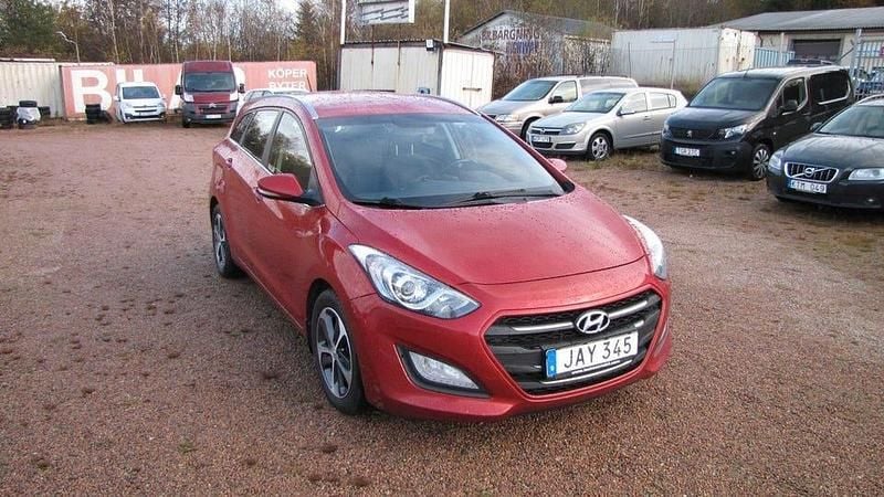 Röd Begagnad 2015 Hyundai i30 Comfort Kombi | 54 000 kr - Bild 1/4