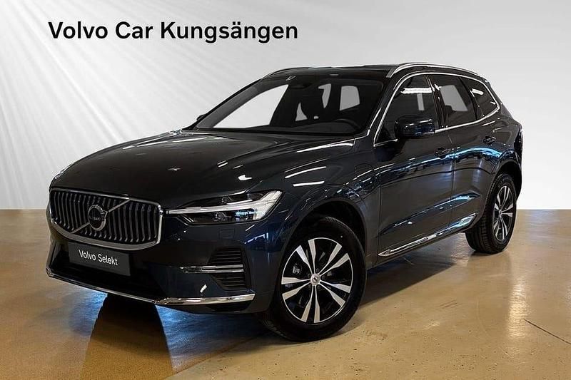 Blå Begagnad 2025 Volvo XC60 Core SUV | 514 900 kr (Marknadspris) - Bild 1/3