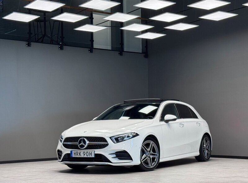 Vit Begagnad 2021 Mercedes A200 AMG Halvkombi | 309 900 kr (Dyr) - Bild 1/3