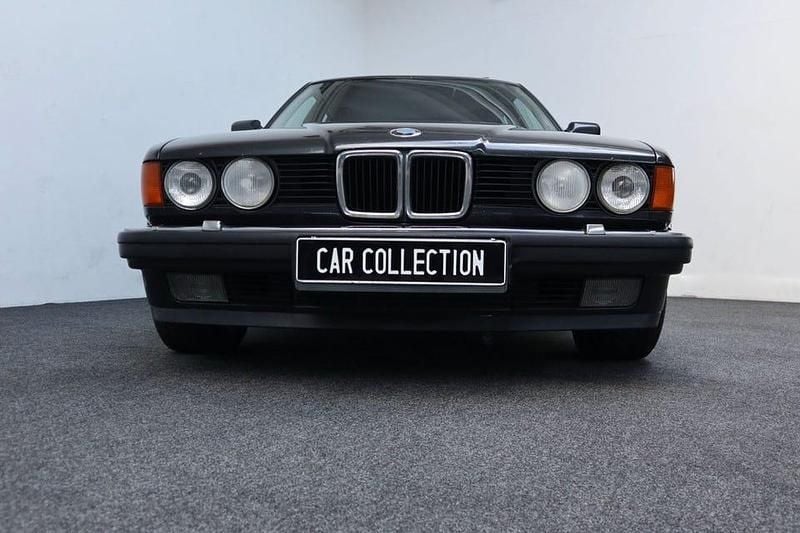 Begagnad BMW 735 211 HK (155 kW) 1989 Svart Sedan