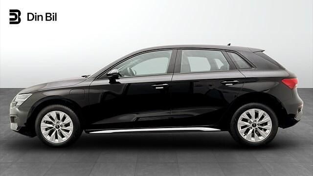 Brilliantsvart Begagnad 2024 Audi A3 Sportback e-tron Proline Sedan | 349 000 kr (Marknadspris) - Bild 1/3